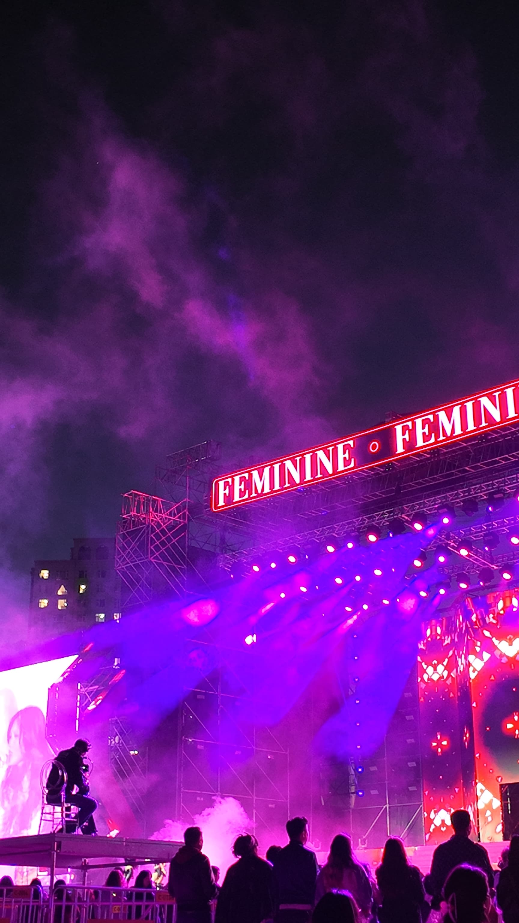 FEMININE 26